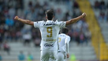 Juan Dinenno festeja su gol contra el Saprissa