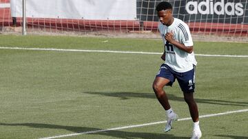 Ansu Fati en un entrenamiento durante la concentraci&oacute;n de la selecci&oacute;n espa&ntilde;ola en Las Rozas.