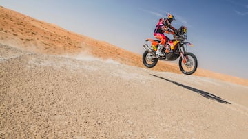 AL HOFUF (ARABIA SAUDÍ), 10/01/2024.- El piloto argentino Kevin Benavides del equipo Red Bull KTM Factory Racing participa en Al Hofuf (Arabia Saudí) en la quinta etapa del Dakar, este miércoles. EFE/www.redbullmediahouse.com/POOL/Flavien Duhamel/ ***SOLO USO EDITORIAL/SOLO DISPONIBLE PARA ILUSTRAR LA NOTICIA QUE ACOMPAÑA (CRÉDITO OBLIGATORIO)***
