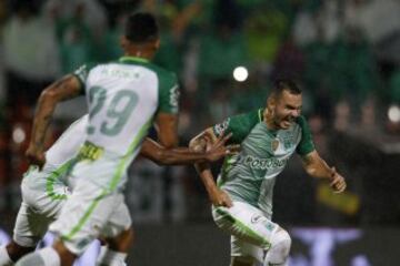 El campeón fue frágil en defensa y en el juego aéreo y cayó en Medellín.