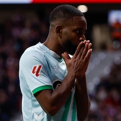 El capote de Pellegrini sobre Bakambu