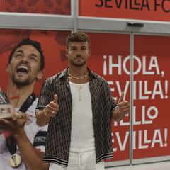 Álvaro Fernández, en Sevilla para reemplazar a Dmitrovic