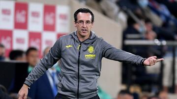 VILLARREAL, SPAIN - OCTOBER 26: Unai Emery the coach of Villarreal during the LaLiga Santander match between Villarreal CF and Cadiz CF at Estadio de la Ceramica on October 26, 2021 in Villarreal, Spain. (Photo by Aitor Alcalde/Getty Images)