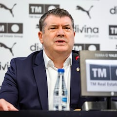 Gourlay respalda a Corberán: “Es el entrenador del Valencia, no sé cuántas veces tengo que repetirlo”