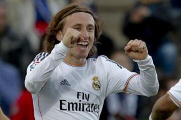 El centrocampista croata del Real Madrid, Luka Modric,celebra el que que marcó ante el Getafe, tercero de su equipo, en el partido de la vigésimo cuarta jornada de liga de Primera División