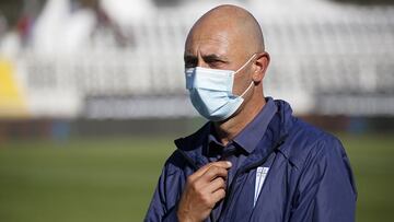 Futbol, Palestino vs Universidad Catolica.
 Fecha 4, campeonato Nacional 2022.
 El entrenador de Universidad Catolica Cristian Paulucci, dirige a sus jugadores durante el partido por la primera division disputado en el estadio Municipal de La Cisterna.
 S