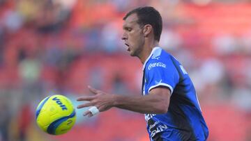 El defensa central argentino sufrió un esguince en los primeros minutos del partido ante Atlas de la jornada 1 de la Liga MX.