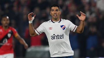 Uruguay's Nacional Luis Suarez gestures during the Copa Sudamericana football tournament quarterfinals first leg match against Brazil's Atletico Goianiense, at the Gran Parque Central stadium in Montevideo, on August 2, 2022. (Photo by Pablo PORCIUNCULA / AFP) (Photo by PABLO PORCIUNCULA/AFP via Getty Images)