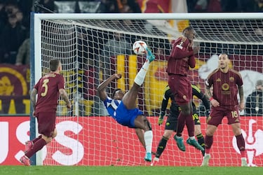El Olímpico de Roma presenció uno de los mejores goles de la carrera del delantero español del Oporto. Samu abrió el marcador del encuentro gracias a una increíble chilena. A pesar de ello el conjunto portugués perdió ante la Roma.