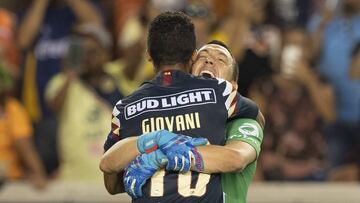 Giovani Dos Santos fue el jugador sensación del América ante Houston Dynamo, pues debutó con la camiseta azulcrema, causó peligro y colocó el tanto definitivo en los penales.
