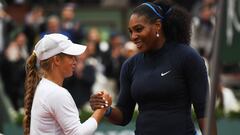 Serena Williams saluda a Yulia Putintseva.