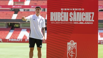 24-07 Presentacion del nuevo jugador del Granada CF, Ruben Sanchez.