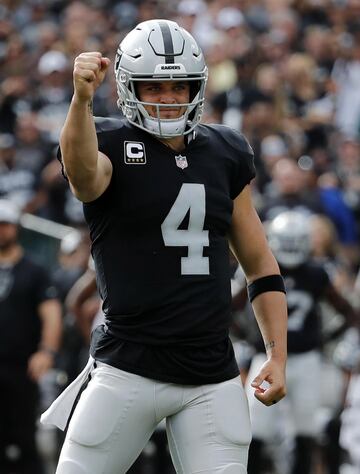 El quarterback de los Raiders fue capaz de dirigir la ofensiva que le dio la victoria al equipo por 45 a 42. (31.58 puntos en el Fantasy)