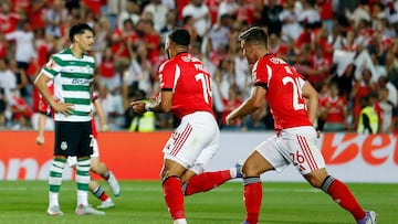 Faro (Portugal), 31/07/2025.- Benfica player Vangelis Pavlidis (C) celebrates after scoring the 0-1 goal during the Portuguese Supercup soccer match between Sporting CP and SL Benfica at Algarve Stadium, in Faro, Portugal, 31 July 2025. EFE/EPA/LUIS BRANCA