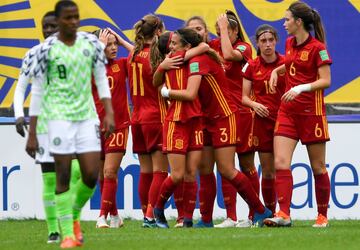 Las jugadores celebran el 2-0 obra de Patricia Guijarro.