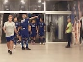 Sergio Ramos reconoce a ‘Chupete’ Suazo en una gigantografía y así reacciona: más de 120 mil reproducciones