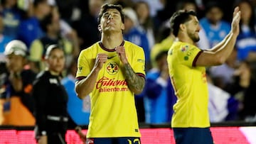 Soccer Football - Liga MX - Semi Finals - Second Leg - Cruz Azul v America - Estadio Ciudad de los Deportes, Mexico City, Mexico - December 8, 2024 America's Alejandro Zendejas celebrates scoring their first goal REUTERS/Henry Romero