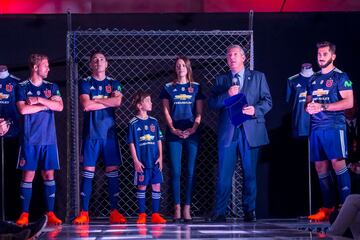 La U presenta camiseta que rememora el azul del '94