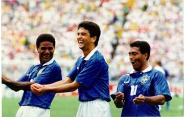 Bebeto celebra un gol durante el partido Brazil-Holanda de la Copa del Mundo USA 94 