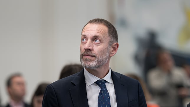 Óscar Puente cesa al presidente de Adif