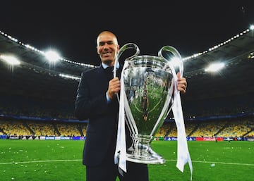 KIEV, UKRAINE - MAY 26:  Zinedine Zidane, Manager of Real Madrid celebrates with The UEFA Champions League trophy following his sides victory in the UEFA Champions League Final between Real Madrid and Liverpool at NSC Olimpiyskiy Stadium on May 26, 2018 i