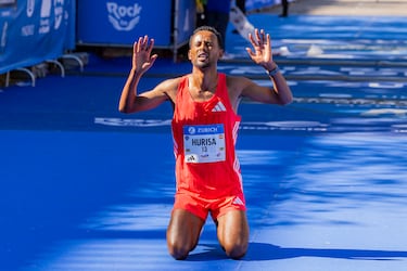 El corredor etíope Derara Hurisa se ha proclamado campeón de la Zurich Rock ‘n’ Roll Running Series.