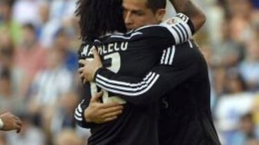 Cristiano celebra uno de sus goles con Marcelo.
