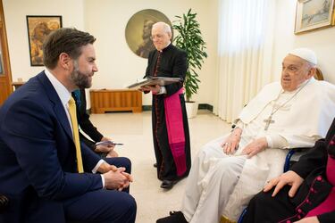 El Papa Francisco y el vicepresidente de Estados Unidos, JD Vance, se reunieron en la Residencia de Santa Marta, lugar donde residía el Papa. 