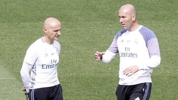 Zidane, junto a Pintus en un entrenamiento del Real Madrid. 