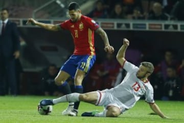 Vitolo y Stefan Ristovski.