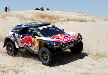 Décima etapa entre Salta y Belén. El piloto español Carlos Sainz con Peugeot.