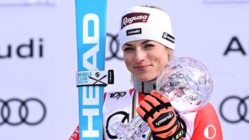 Saalbach Hinterglemm (Austria), 17/03/2024.- The winner, Lara Gut Behrami of Switzerland, celebrates on the podium for the Women's Giant Slalom Overall World Cup standings at the FIS Alpine Skiing World Cup finals in Saalbach Hinterglemm, Austria, 17 March 2024. (Suiza) EFE/EPA/CHRISTIAN BRUNA
