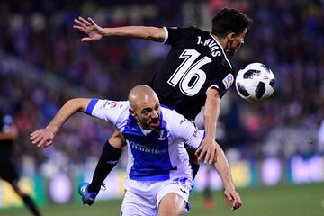 Nordin Amrabat con Jesús Navas.