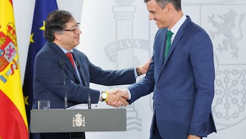 El presidente del Gobierno, Pedro Sánchez (d), y el presidente de Colombia, Gustavo Petro (i), durante una rueda de prensa en el Palacio de la Moncloa, a 4 de mayo de 2023, en Madrid (España). Sánchez ha mantenido un encuentro con Gustavo Petro y después, ha tenido lugar la firma de acuerdos entre los ministros de ambos países. Este acto se enmarca en la visita de Estado del presidente de Colombia a España durante tres días con la que los dos países aspiran a seguir profundizando en una ‘rica’ relación bilateral.
04 MAYO 2023;MADRID;SANCHEZ;GUSTAVO PETRO
Eduardo Parra / Europa Press
04/05/2023