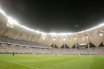 El estadio de la ciudad saud¨ª Riad fue inaugurado en 1987 y tiene una capacidad para 67.000 espectadores. El nombre del estadio es en honor del rey y primer ministro saud¨ª Fahd bin Abd Aziz.