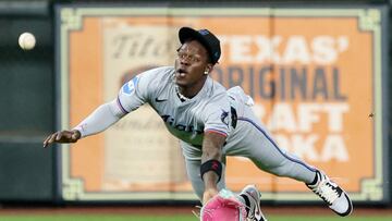 HOUSTON, TEXAS - JULY 10: Jazz Chisholm Jr. #2 of the Miami Marlins attempts to catch a fly ball in the second inning against the Houston Astros at Minute Maid Park on July 10, 2024 in Houston, Texas. Tim Warner/Getty Images/AFP (Photo by Tim Warner / GETTY IMAGES NORTH AMERICA / Getty Images via AFP)