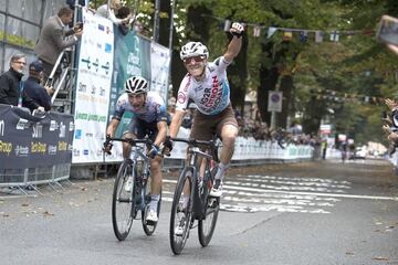 Desde 1911 se disputa tambi¨¦n el Piccolo Giro de Lombard¨ªa, una competici¨®n dedicada a los ciclistas Sub-23. Sus primeras ediciones fueron amateurs, hasta que en 2005 se incorpor¨® al circuito profesional del UCI Europe Tour, en la categor¨ªa 1.2. Cuenta con unos 70 km menos de recorrido respecto al de los mayores. 80 triunfos italianos dominan el palmar¨¦s de una cita en la que no se ha impuesto ninguna promesa espa?ola. El franc¨¦s Paul Lapeira gan¨® este 2021.