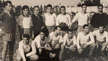 29 de junio de 1956 (Mendizorroza). Alav&eacute;s, 1 - Real Zaragoza, 2. El once del cuarto ascenso. De izquierda a derecha: Lasheras, Villarrubia, Mundo, Alustiza, Torres, Bernad y Yarza (portero suplente). Agachados: Baila, Camolo, Chaves, Villegas, Est