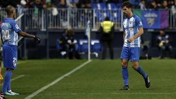 Adrián se marchó lesionado y acabó expulsado ante el Betis