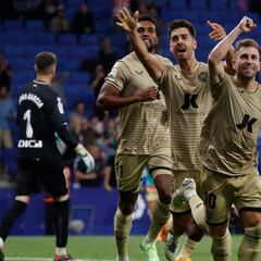 Embarba salva al Almería ante un Espanyol que muere matando