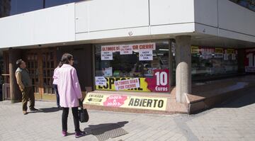 El Madrid ya ha procedido al cierre de la casi totalidad de los 46 locales de la Esquina del Bernabéu de cara a la remodelación futura del estadio.