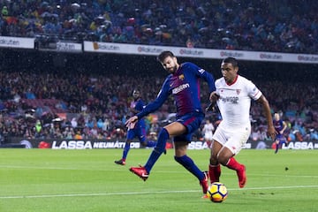 Gerard Piqué y Luis Muriel.