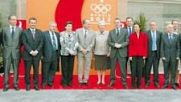 <b>ALIANZA. </b>Ruiz-Gallardón ejerció de anfitrión en el Rockódromo con los alcaldes de las subsedes.