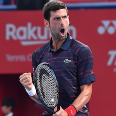 Equípate como Djokovic con sus zapatillas, ropa y raqueta de tenis