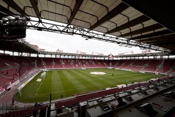 Está situado en El Pireo, en Attica, Grecia. Abrió sus puertas por primera vez en 1895. Albergó los Juegos Olímpicos de Atenas de 1896 (los primeros juegos de la Edad Contemporánea). Actualmente es la casa del Olympiakos FC. 