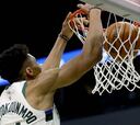 Antetokounmpo es de otro planeta: espectacular partido para destruir a los Raptors