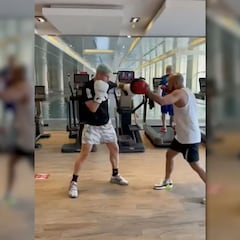 James se cambia al boxeo y presume de su jab