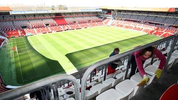El Molinón y Mareo se someten a tareas de limpieza y desinfección