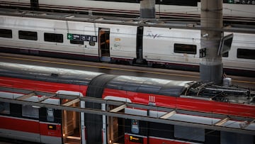 Tres trenes, durante la operación salida con motivo de las fiestas navideñas, en la estación de Atocha, a 22 de diciembre de 2023, en Madrid (España). Los destinos más solicitados por los ciudadanos para viajar en tren estas fiestas son Andalucía, Cataluña, Comunidad Valenciana y Galicia, aunque el número de viajeros aumenta para la mayoría de ciudades con motivo de las Navidades. Para hacer frente a la demanda, Renfe ha reforzado su oferta en los días clave del periodo navideño, y ofrecerá más de 5 millones de plazas para viajar en sus trenes desde el 22 de diciembre al 8 de enero.
22 DICIEMBRE 2023;OPERACIÓN SALIDA;CERCANÍAS;RENFE;MALETA;TRENES;VÍAS
Alejandro Martínez Vélez / Europa Press
22/12/2023