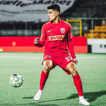 El lateral derecho de 19 años juega en el equipo sub-19 del Nordsjaell de la Primera División de Dinamarca. A fines de 2020, el jugador confesó en AS que no se cierra a un llamado de la Roja.